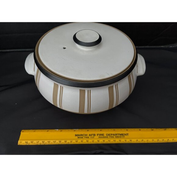 Denby Gourmet Stoneware Tan Vertical Stripes 2 qt Covered Casserole - Picture 13 of 15